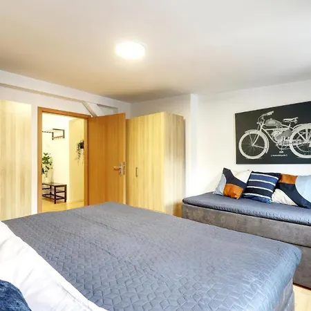 Spacious Old Town Loft For 6 *