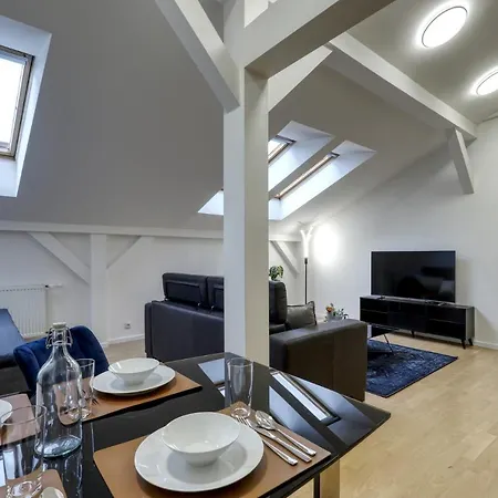 Spacious Old Town Loft For 6 *