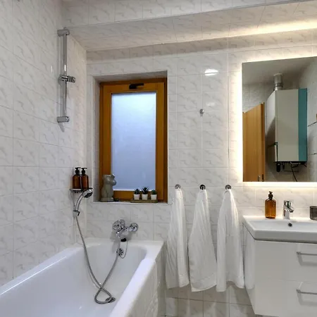 Spacious Old Town Loft For 6