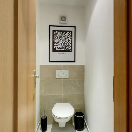 Spacious Old Town Loft For 6 Lägenhet *