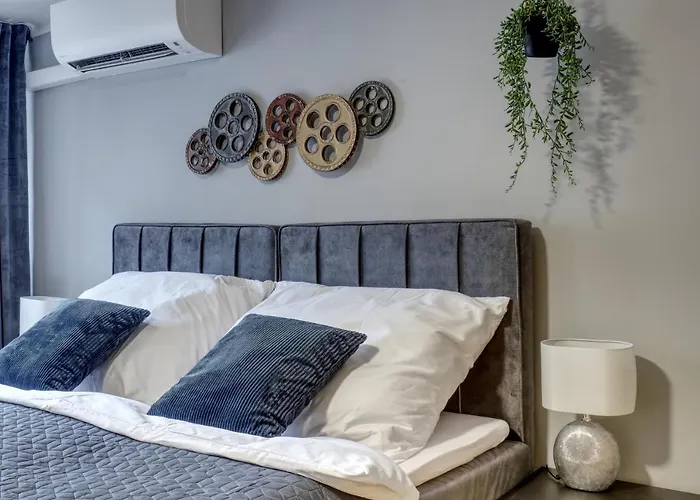 Spacious Old Town Loft For 6