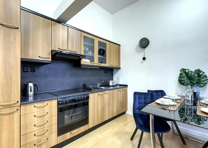 Spacious Old Town Loft For 6