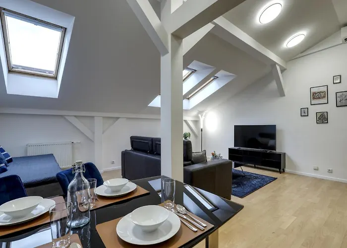 Spacious Old Town Loft For 6 *