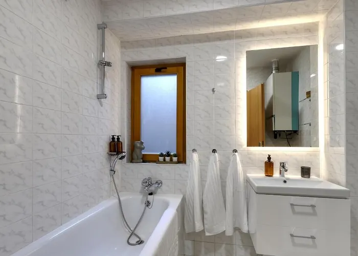 Spacious Old Town Loft For 6