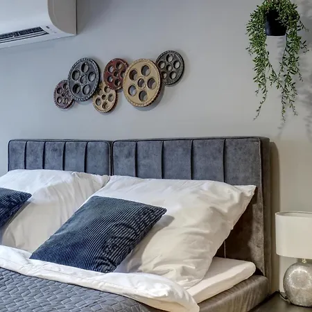 Spacious Old Town Loft For 6