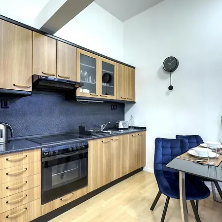 Spacious Old Town Loft For 6