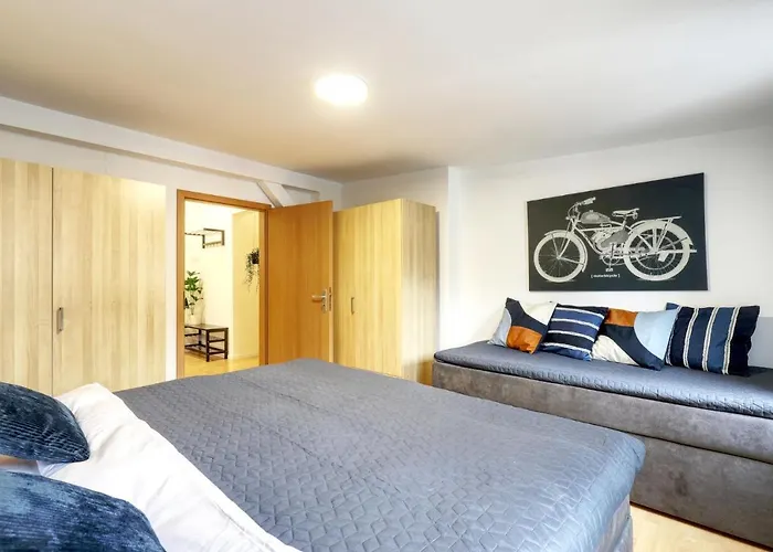 Spacious Old Town Loft For 6 *